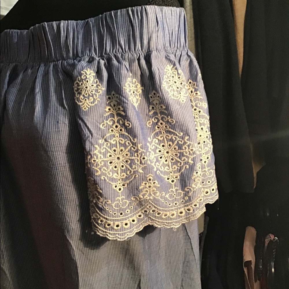Off The Shoulder Blouse - Picture 2 of 11